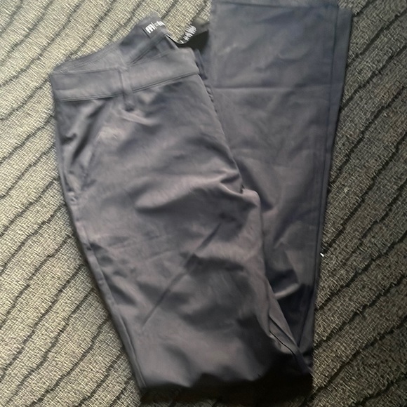 Travis Mathew open to close pants - Picture 3 of 4